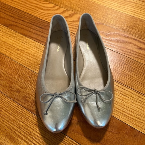 Anthropologie Guilhermina silver ballet flats - Picture 1 of 4